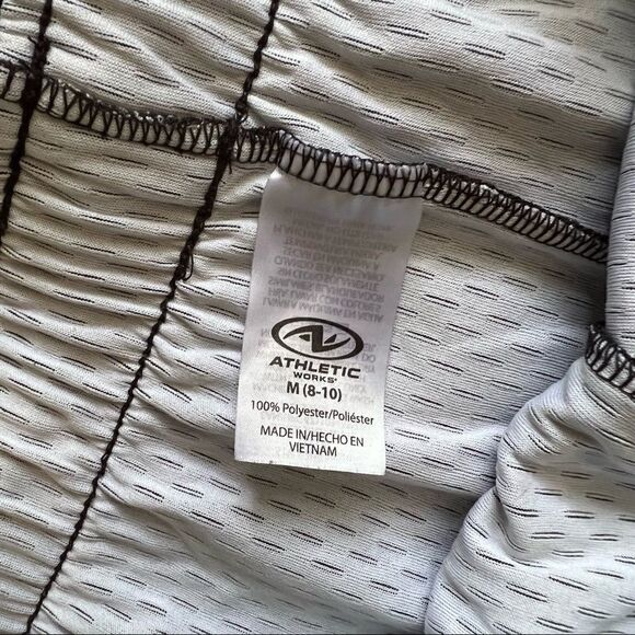 Women’s Black Athletic Works Shorts Size Medium - Picture 4 of 4